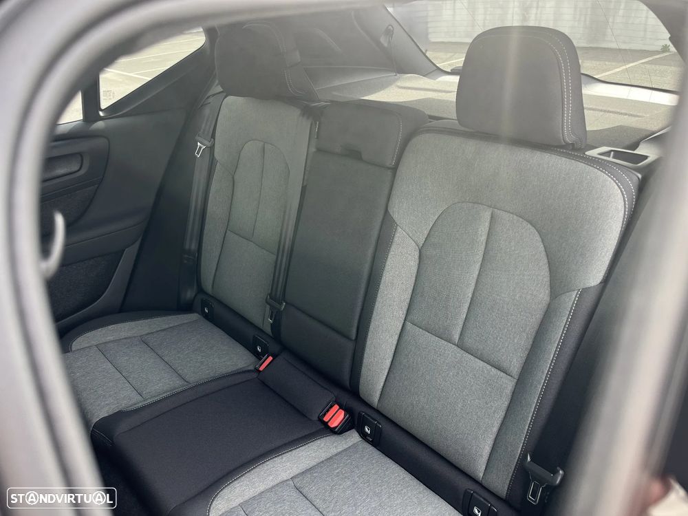 Volvo XC 40 2.0 B3 Black Edition - 18