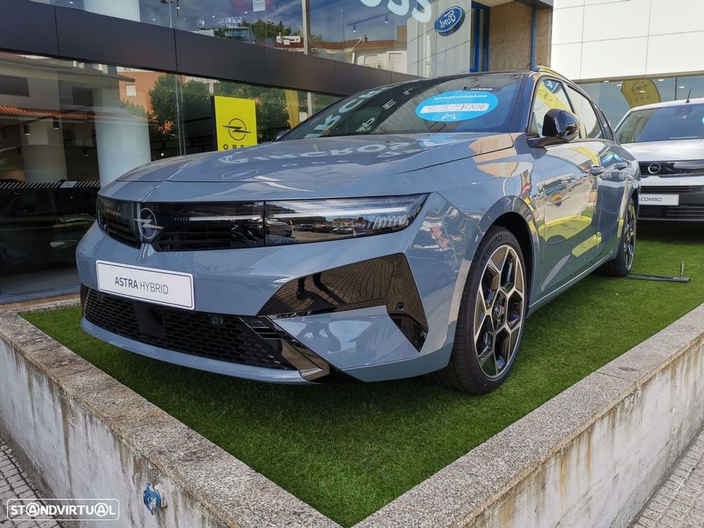 Opel Astra Sports Tourer - 1