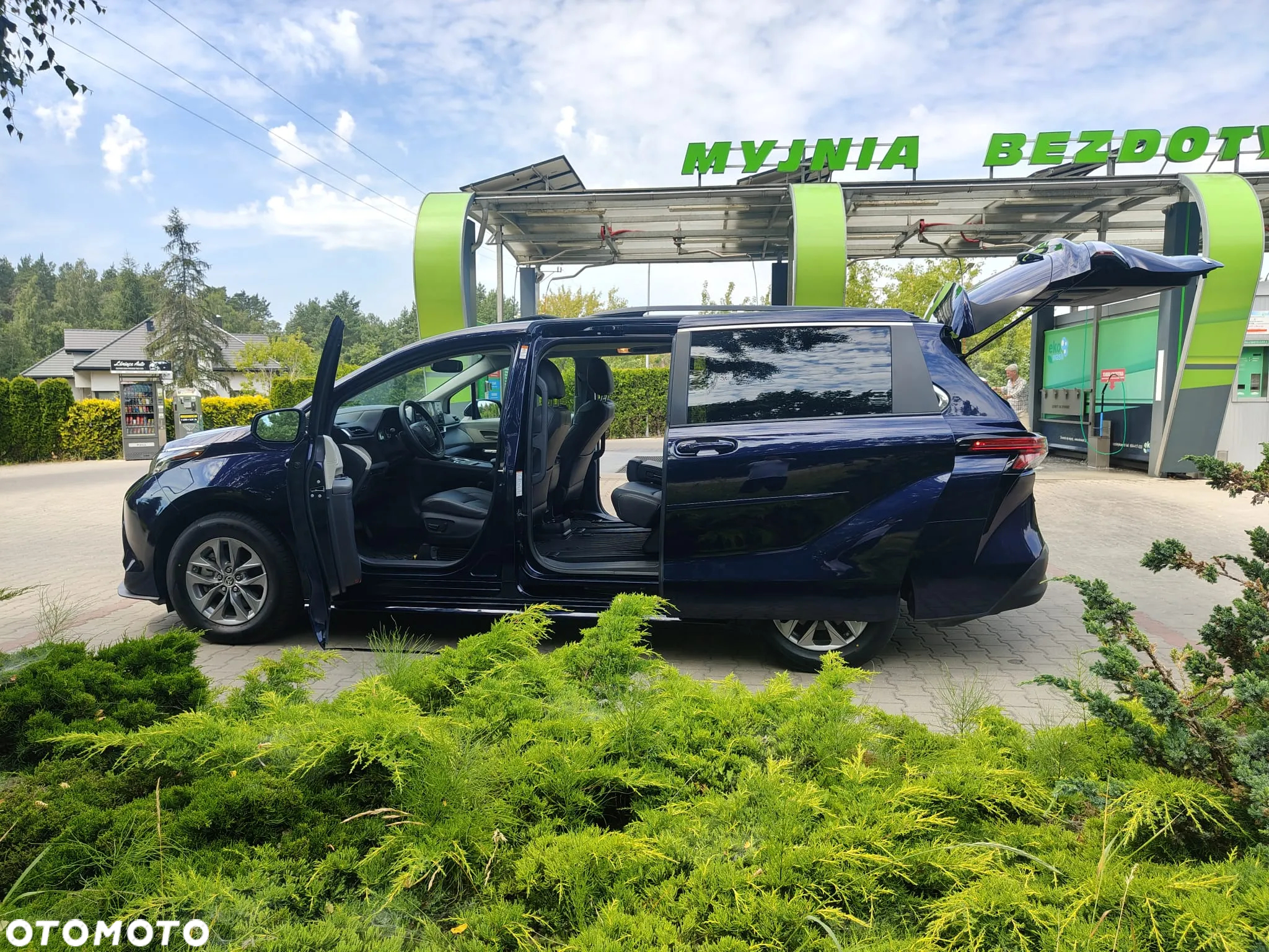 Toyota Sienna - 11