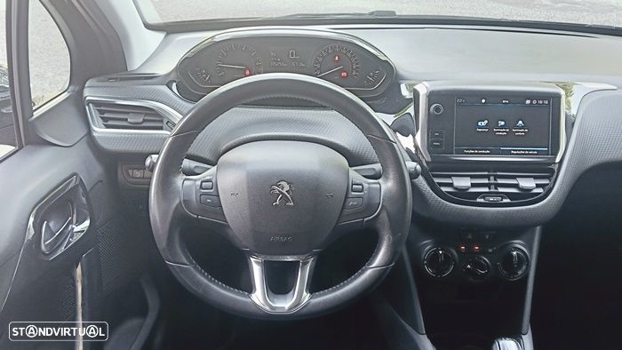 Peugeot 208 1.2 PureTech Signature - 21