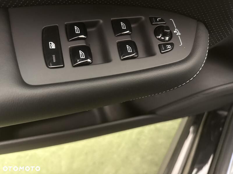 Volvo XC 90 B5 D AWD R-Design 7os - 13