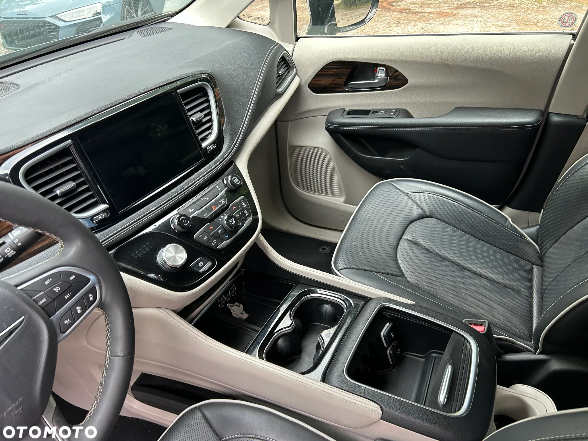 Chrysler Pacifica - 12