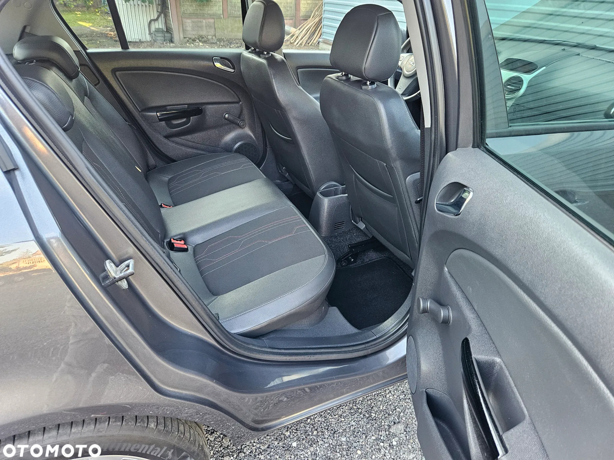 Opel Corsa 1.2 16V Edition 150 - 16