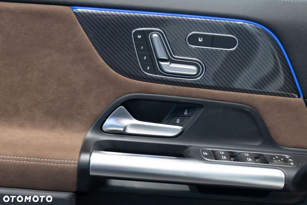 Mercedes-Benz GLA 200 AMG Line - 19