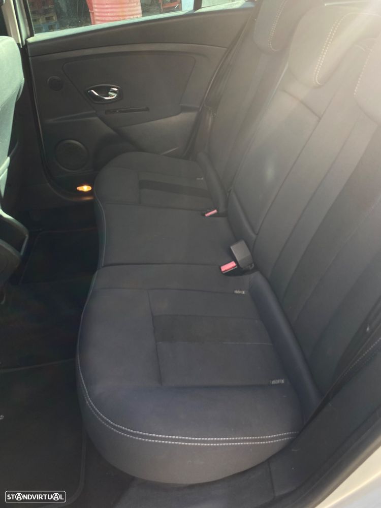 Renault Mégane Sport Tourer dCi 110 FAP Dynamique - 11