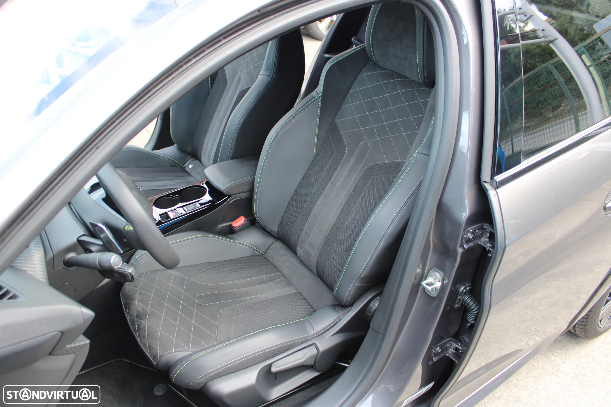 Peugeot 208 1.2 PureTech GT Line EAT8 - 40