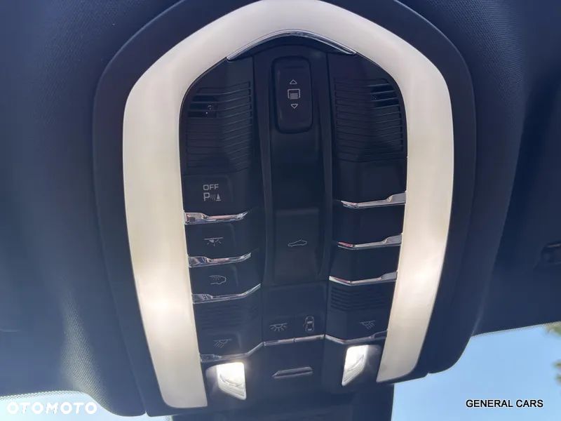 Porsche Macan Standard - 40