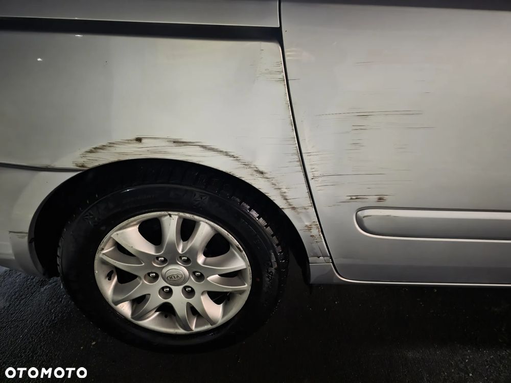 Kia Carnival - 7