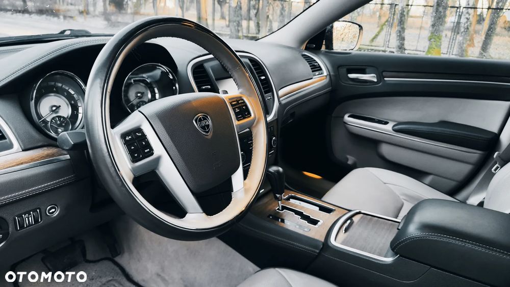 Lancia Thema 3.0 V6 CRD 24V Automatik Executive - 5