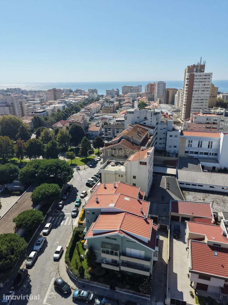 Apartamento T2 junto a praia com garagem fechada para 2 carros no Cent - Grande imagem: 2/21