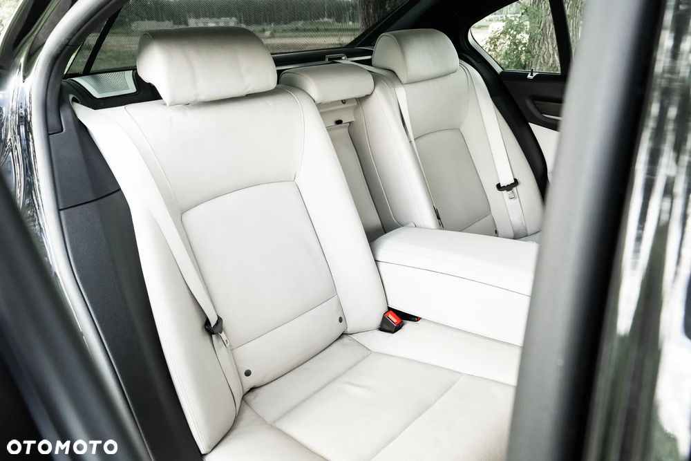 BMW Seria 7 750i xDrive - 27
