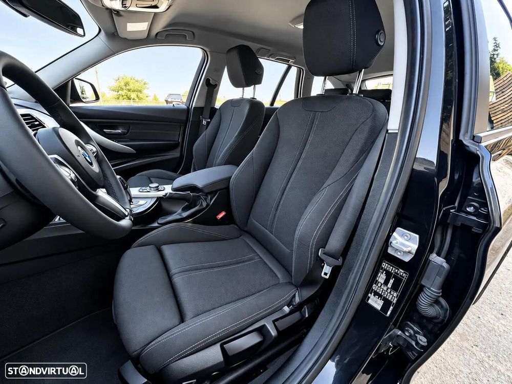 BMW 320 d Aut. Sport Line - 12