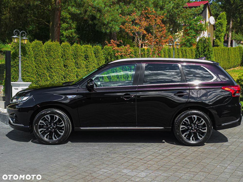 Mitsubishi Outlander Instyle NAVI + - 12