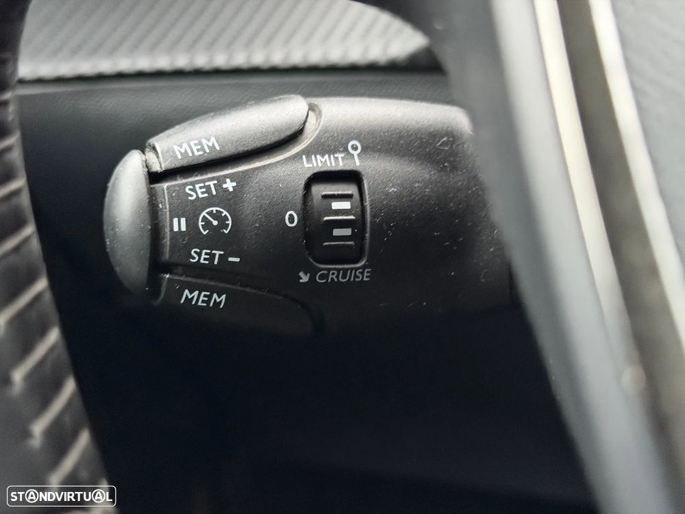 Peugeot 2008 1.2 PureTech Allure Pack - 8