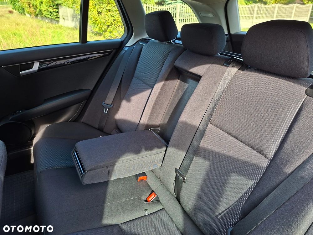 Mercedes-Benz Klasa C 180 CGI BlueEFFICIENCY - 29