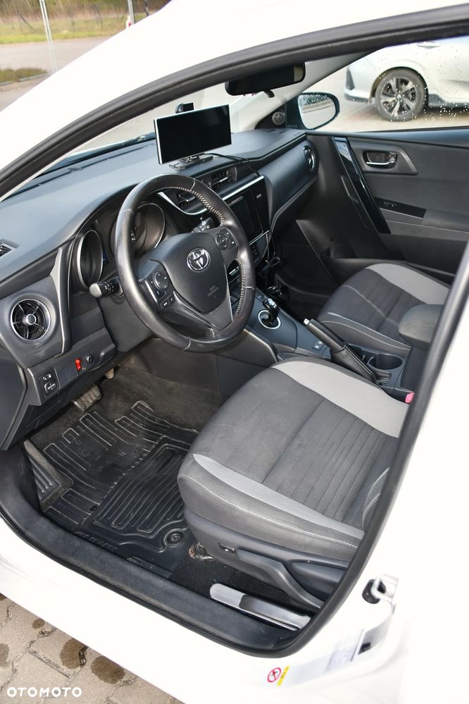 Toyota Auris 1.8 HSD Luna - 12