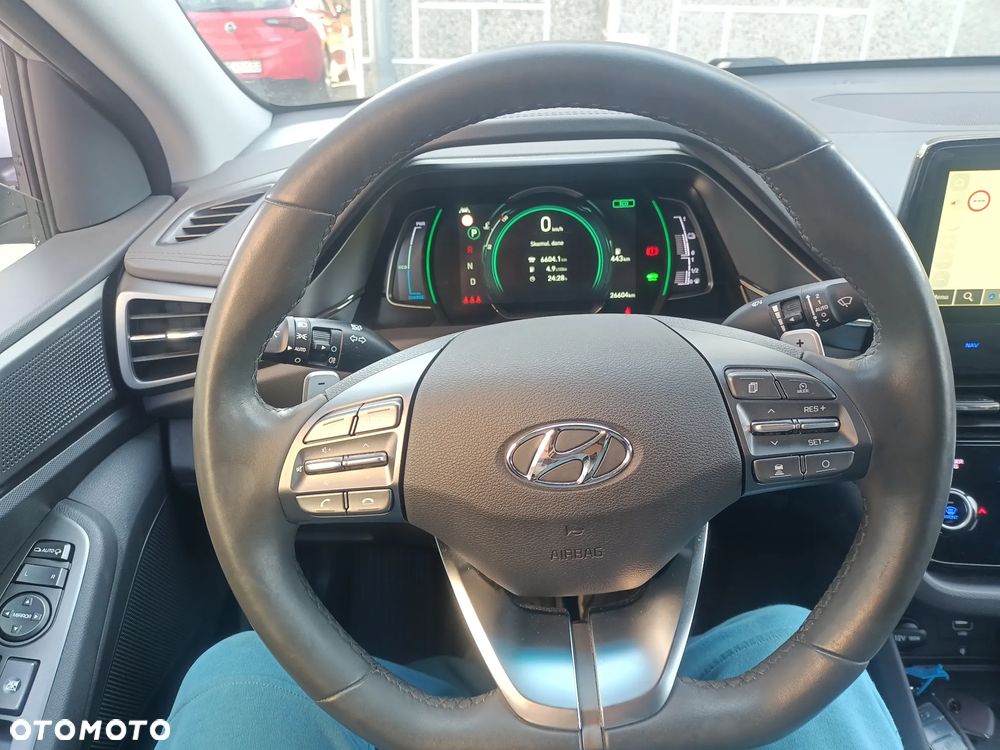 Hyundai IONIQ - 7