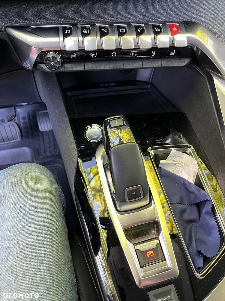 Peugeot 3008 1.2 PureTech GPF Allure S&S EAT8 - 6
