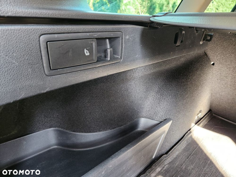 Volkswagen Passat 2.0 TDI SCR DSG 4Motion Business - 24