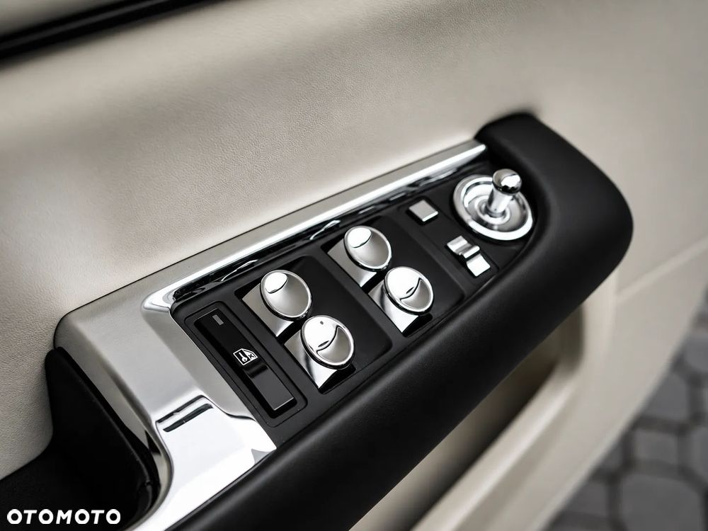 Rolls-Royce Wraith - 25