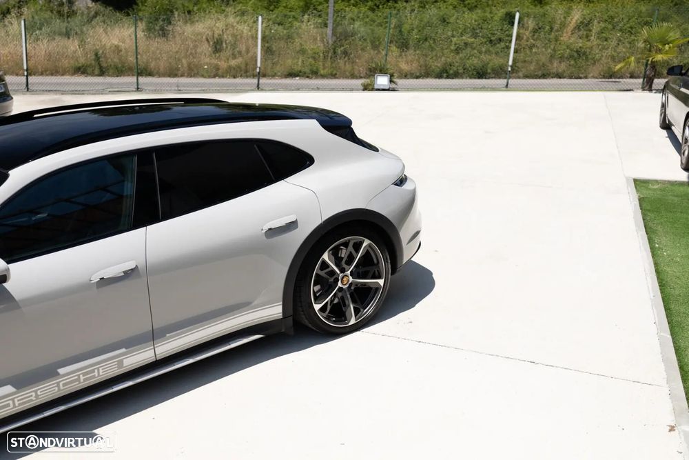 Porsche Taycan Cross Turismo 4 - 24