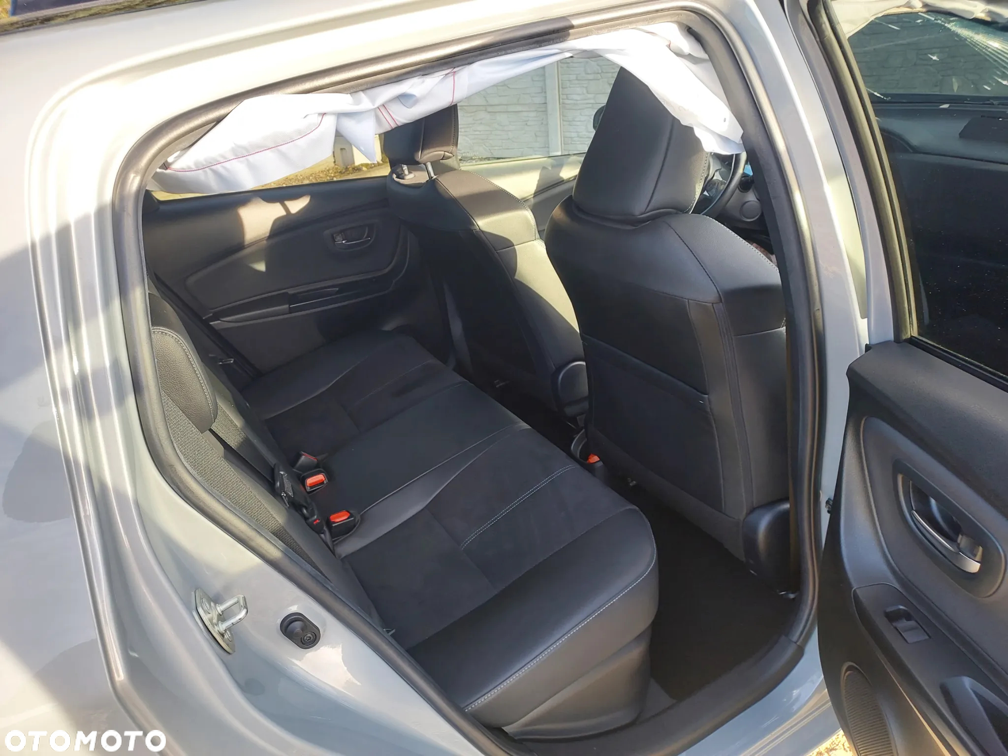 Toyota Yaris Hybrid 1.5 VVT-i GR Sport - 10
