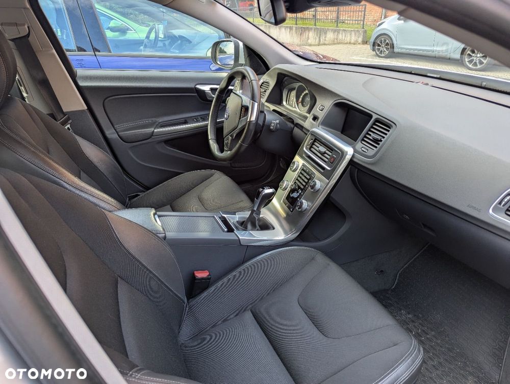 Volvo V60 D3 Momentum - 8