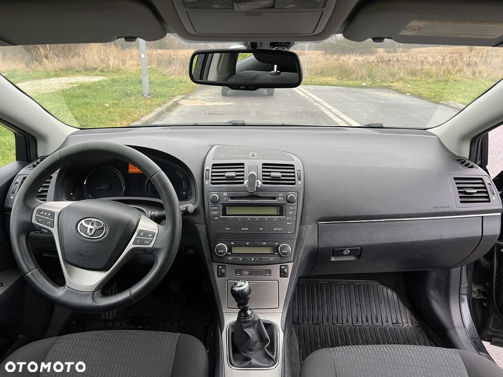 Toyota Avensis 1.6 - 11