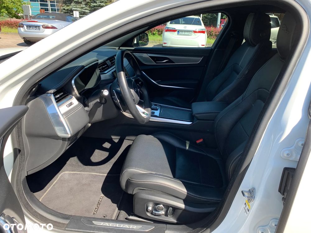 Jaguar XF 2.0 P250 R-Dynamic SE - 18