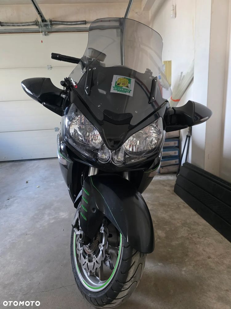 Kawasaki GTR - 10