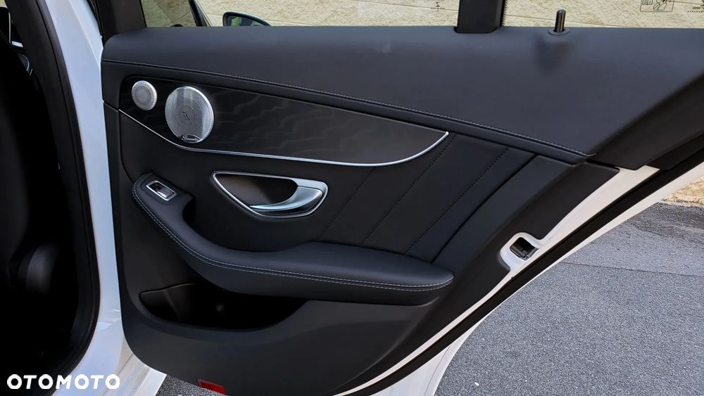 Mercedes-Benz Klasa C 300 7G-TRONIC AMG Line - 25