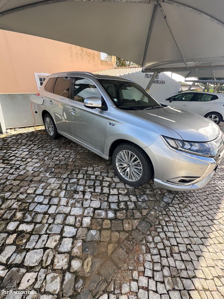 Mitsubishi Outlander - 2