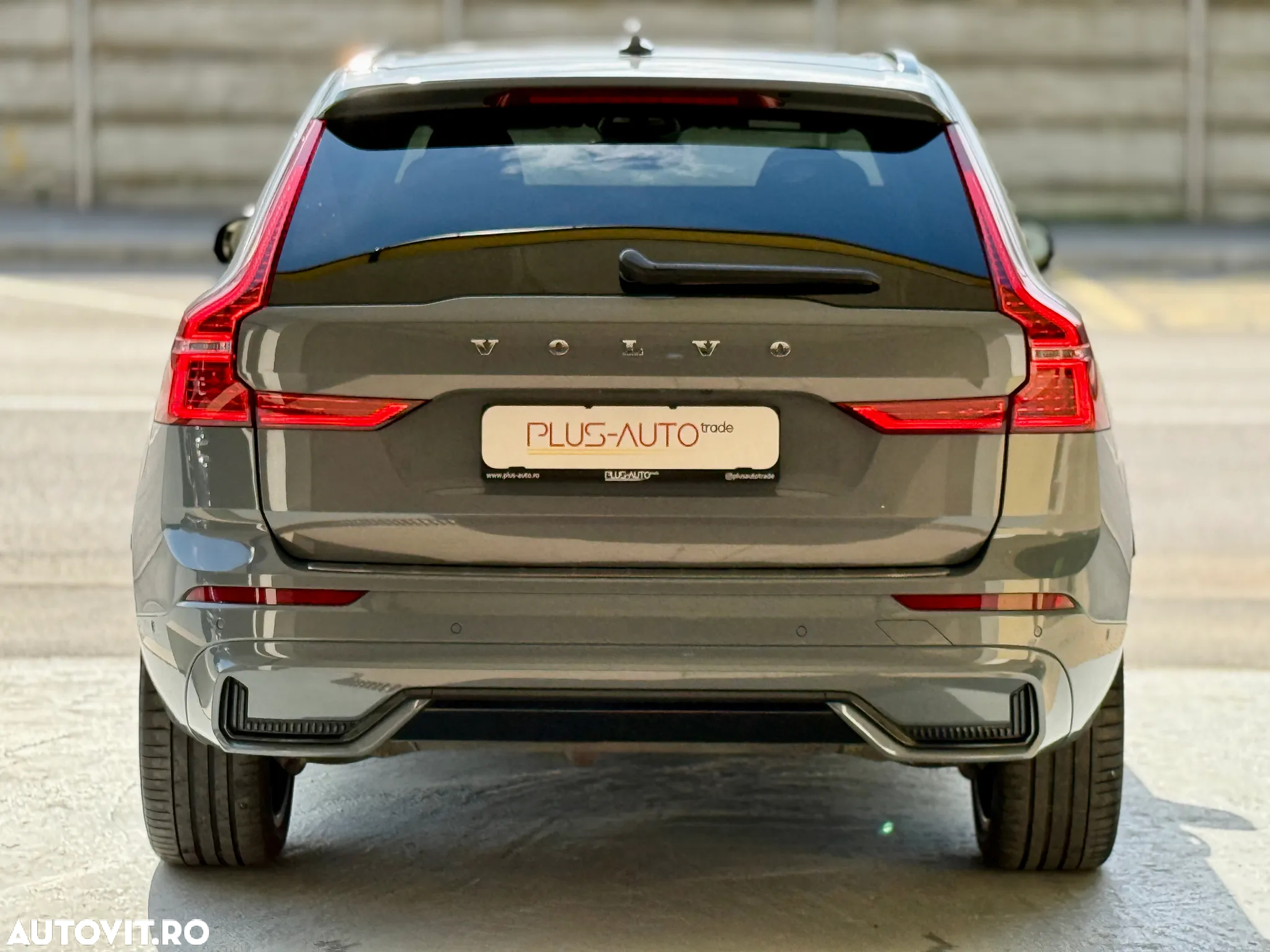 Volvo XC 60 B4 MHEV AT8 AWD R-Design - 11