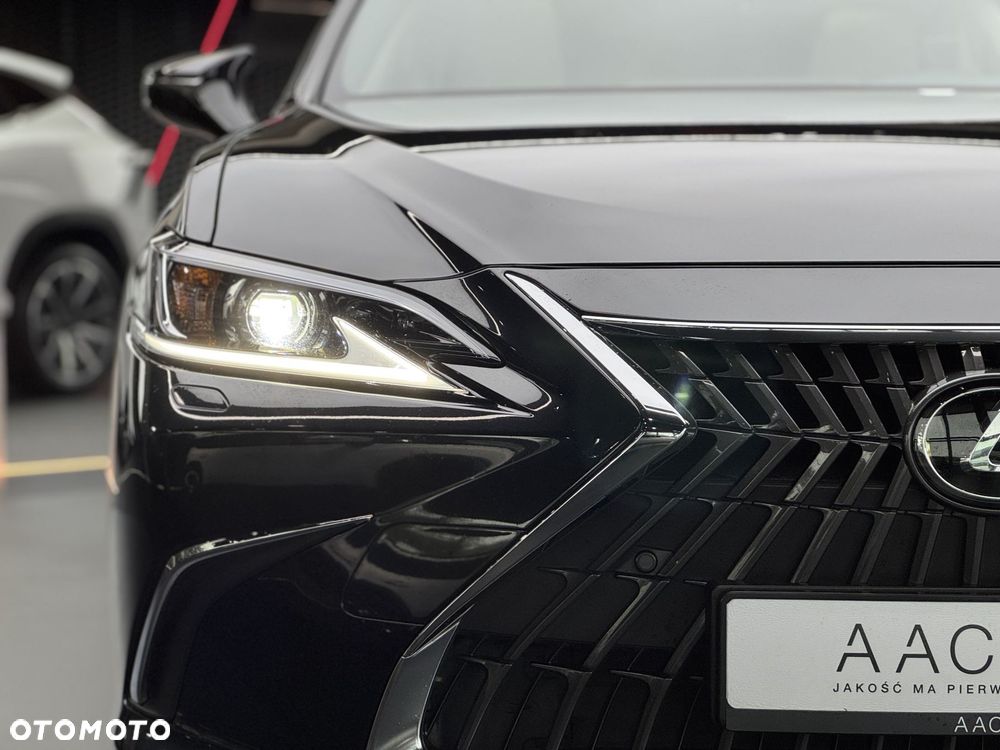 Lexus ES 300h Business Edition - 40
