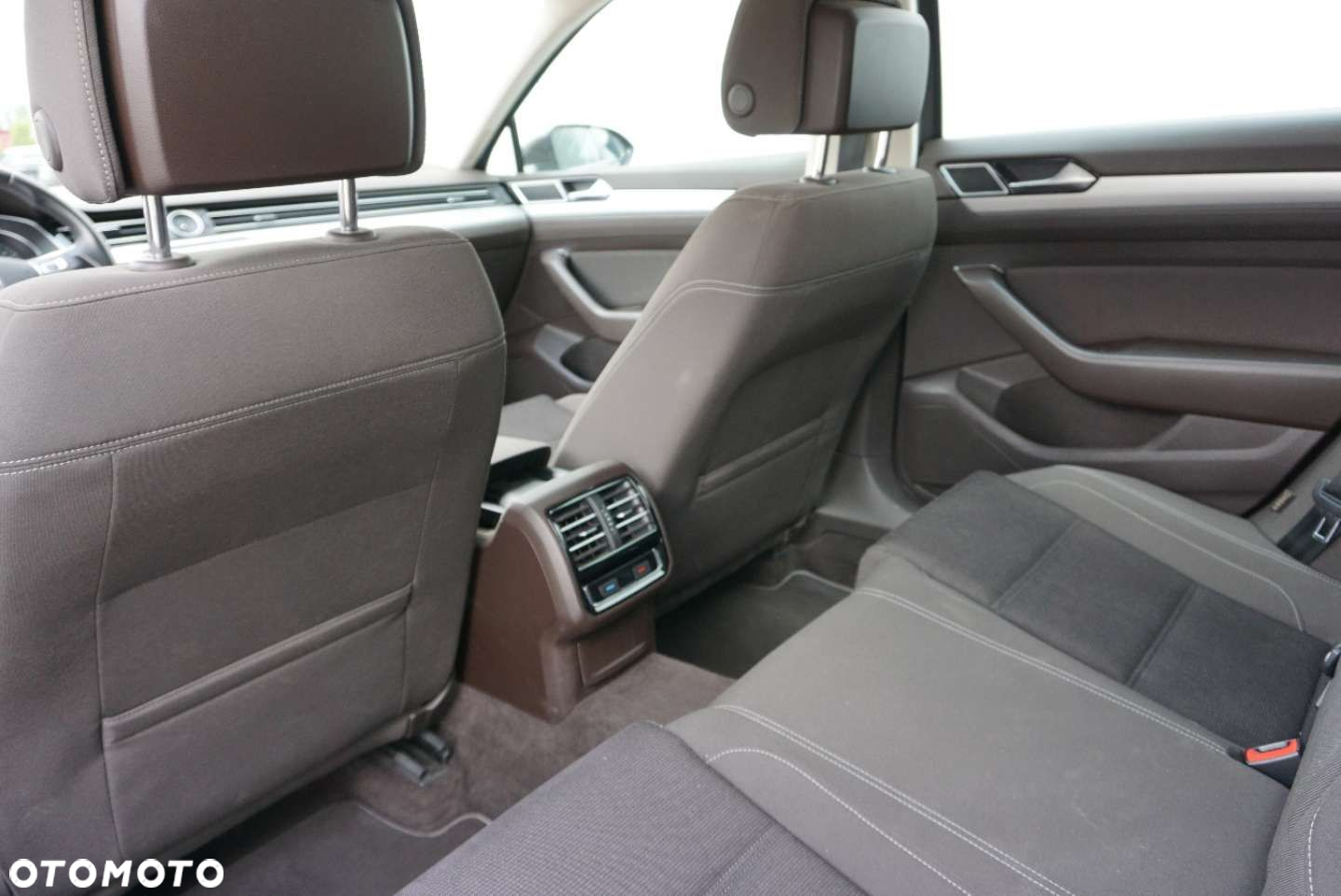 Volkswagen Passat - 20