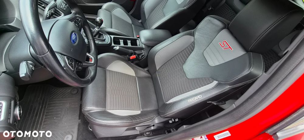 Ford Focus 2.0 EcoBoost ST mit Leder-Exclusiv-Paket - 24