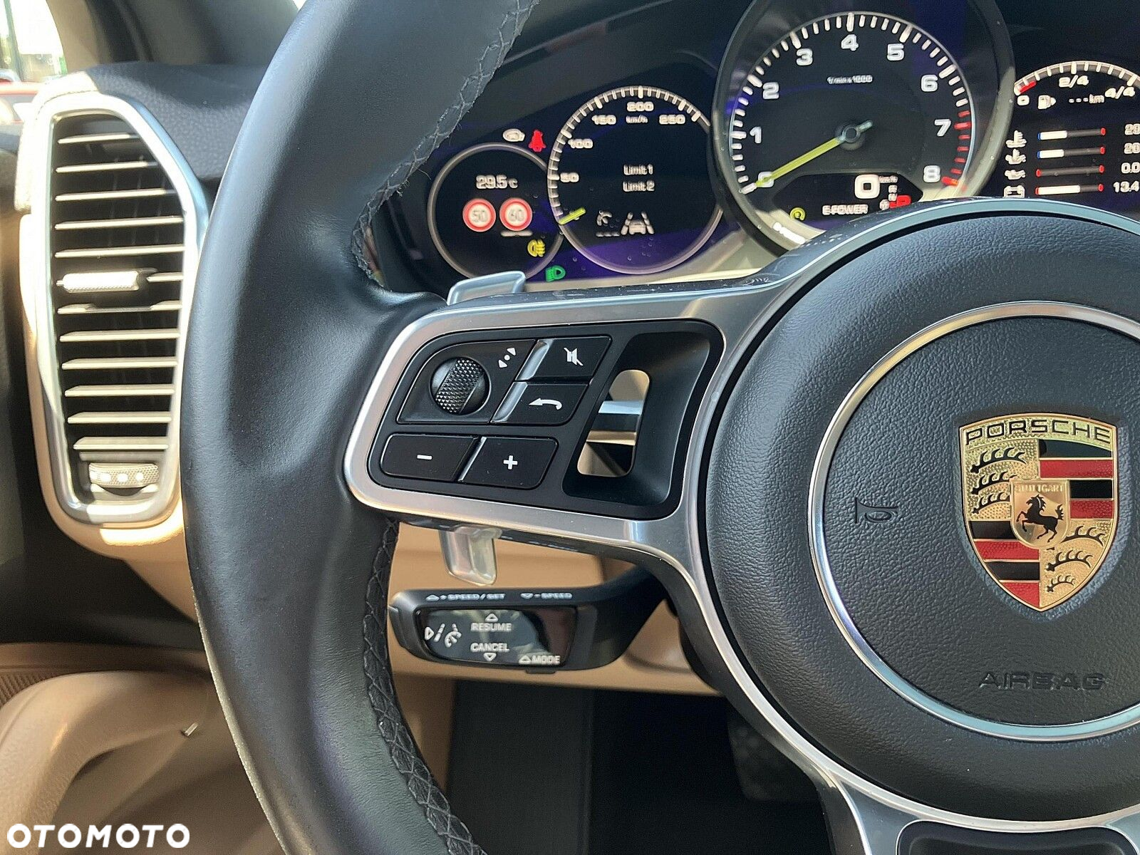 Porsche Cayenne - 22