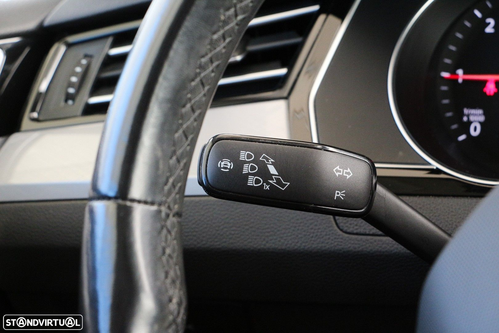 VW Passat Variant 2.0 TDi Elegance DSG - 32