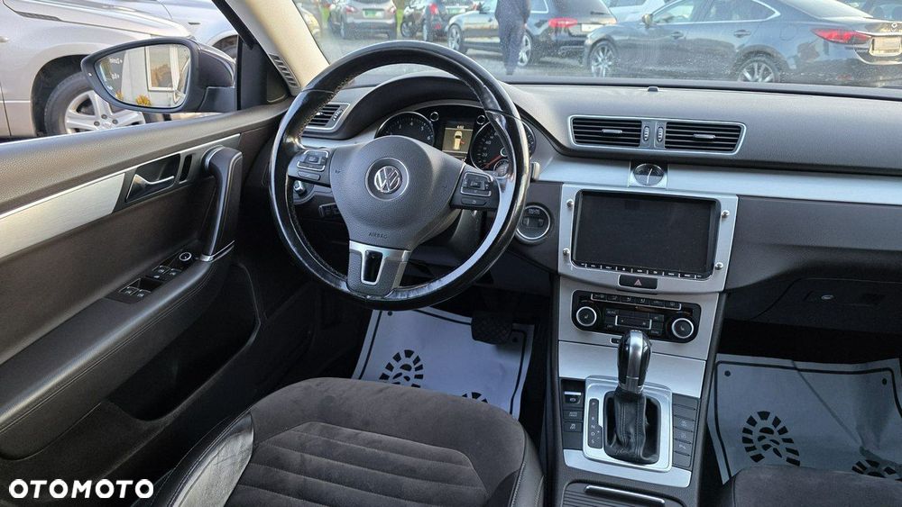 Volkswagen Passat - 25