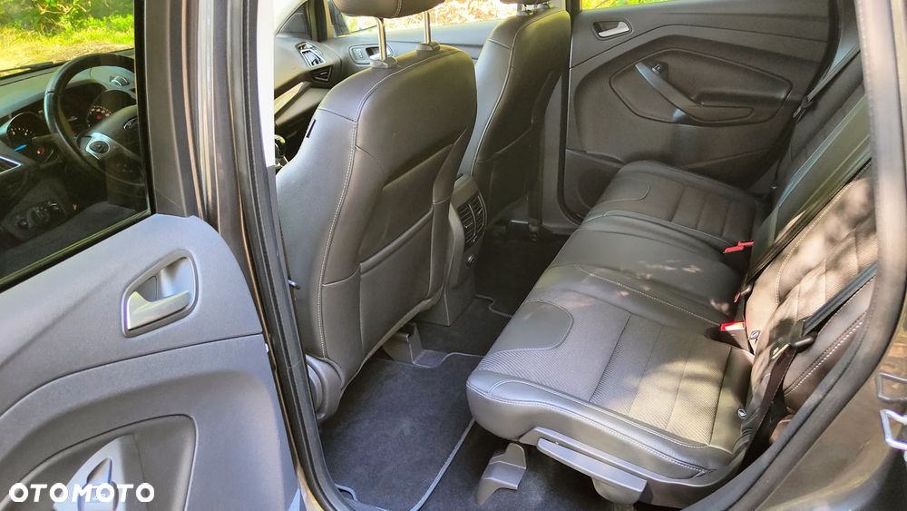 Ford Kuga 2.0 TDCi 4x4 Titanium - 37