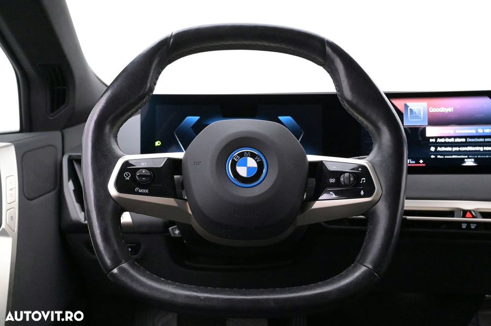 BMW iX - 11