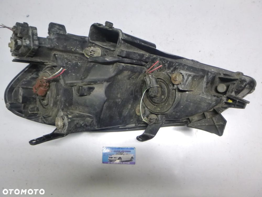 LAMPA PRAWY PRZÓD TOYOTA AVENSIS VERSO 2003r - 3