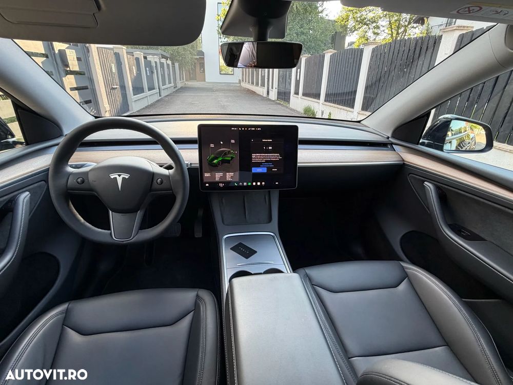 Tesla Model Y - 10