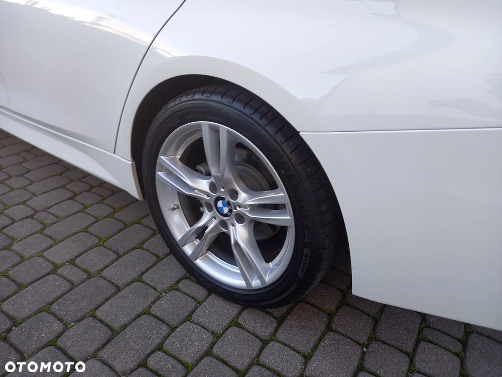 BMW Seria 3 318d M Sport Shadow - 29