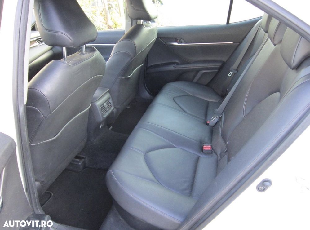 Toyota Camry Executive - 8