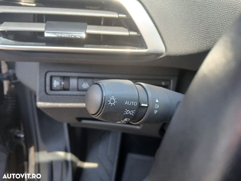 Peugeot 3008 1.5 BlueHDI 130 EAT8 Allure Pack - 11