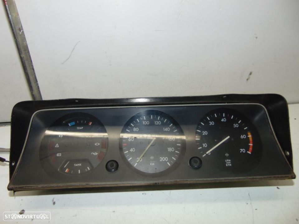 Opel Rekord D coupê farol - 4