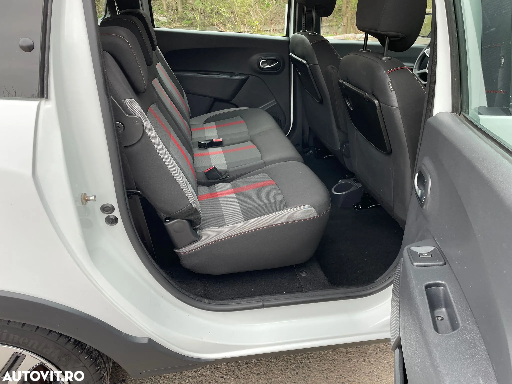 Dacia Lodgy TCe 130 GPF Stepway - 9