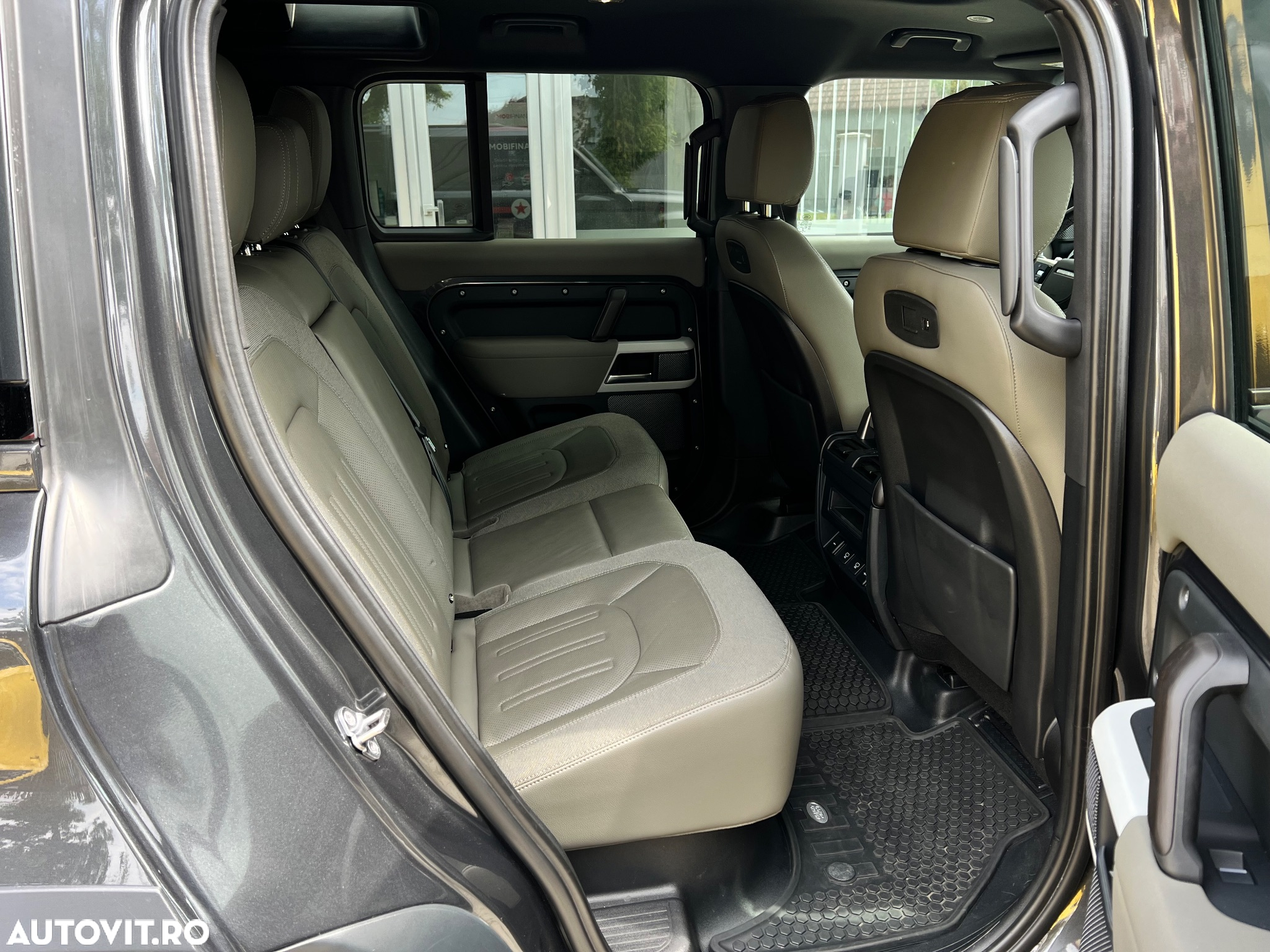 Land Rover Defender 110 3.0P 400 MHEV - 29