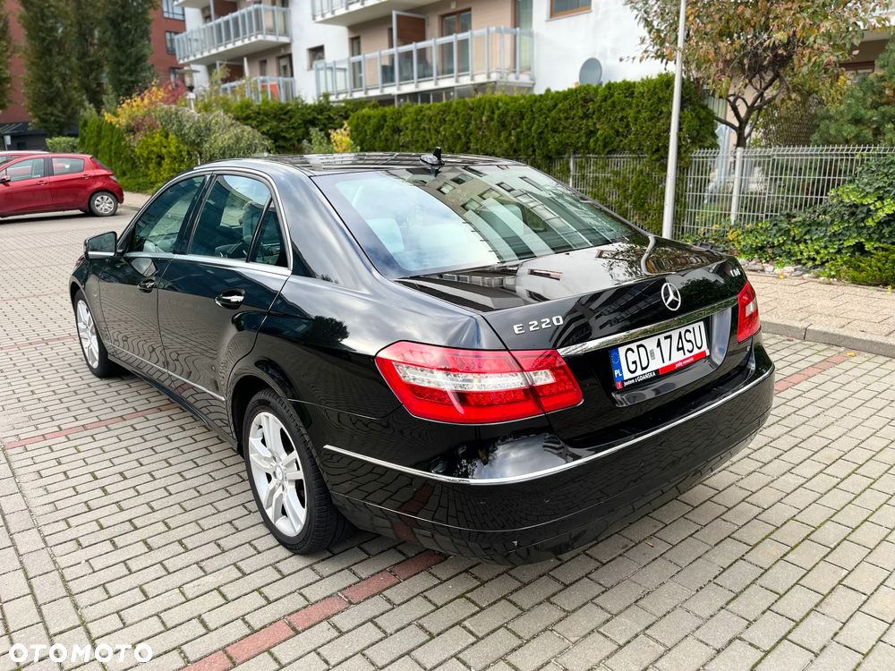 Mercedes-Benz Klasa E 220 CDI BlueEff Avantgarde - 4